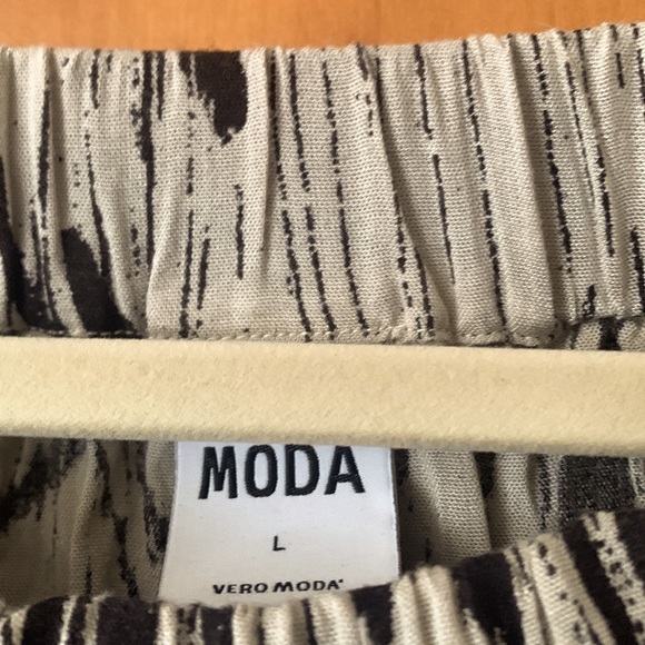 Top and mini shirt black and nude size L Vero Moda with lace bordering sleeves - Picture 5 of 6